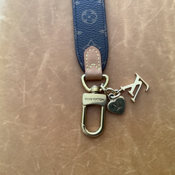 Louis Vuitton LV Cherished Tab Key Holder - Picture 3 of 7